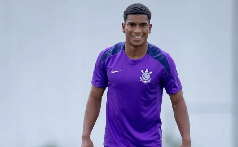 João Vitor Retorna ao Corinthians Após Lesão e Emociona a Fiel Torcida