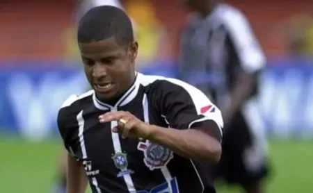 Jovens Atletas: Curso de Formação Esportiva do Corinthians com Ídolos e Foco em Futebol