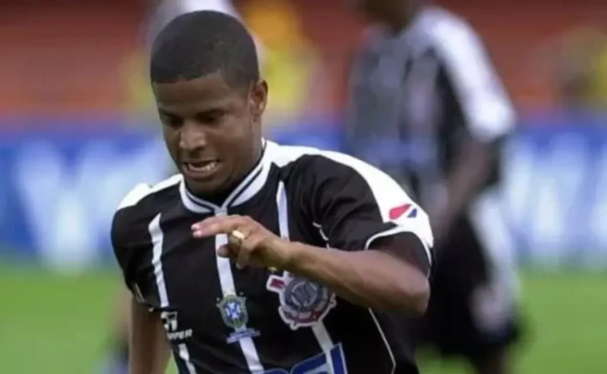 Jovens Atletas: Curso de Formação Esportiva do Corinthians com Ídolos e Foco em Futebol