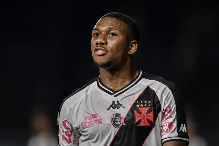 Leandrinho: retorno ao Vasco esperado para esta semana; veja sua passagem pela Arábia Saudita