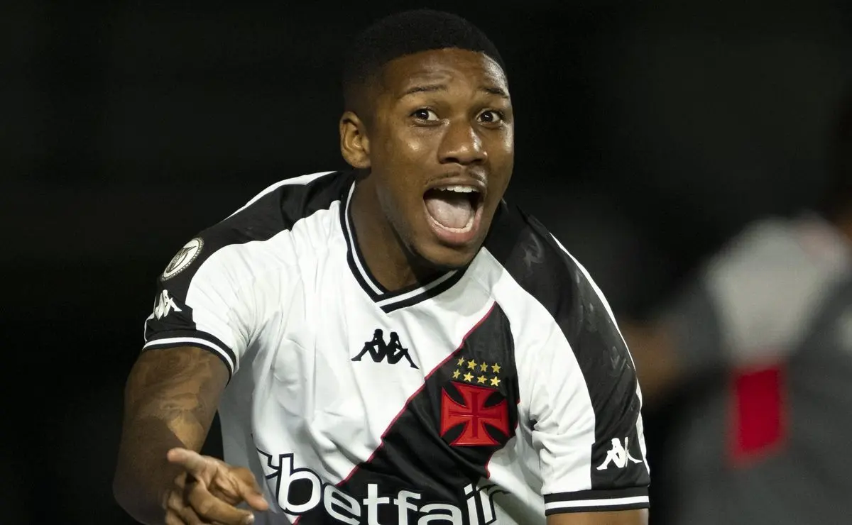 Leandrinho terá que se impor com Fernando Diniz no Vasco após a volta da Arábia Saudita