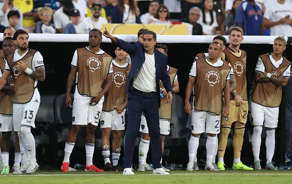 Paiva Exalta Estratégia do Botafogo em Triunfo Contra o PSG: "Defesa Eficiente Não é Retranca"