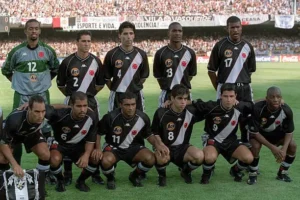 Quiz: Identifique os vascaínos que enfrentaram o Manchester United em 2000.