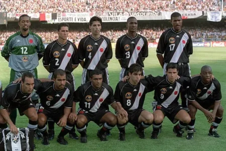 Quiz: Identifique os vascaínos que enfrentaram o Manchester United em 2000.
