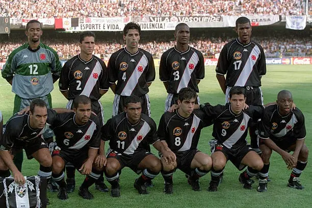 Quiz: Identifique os vascaínos que enfrentaram o Manchester United em 2000.
