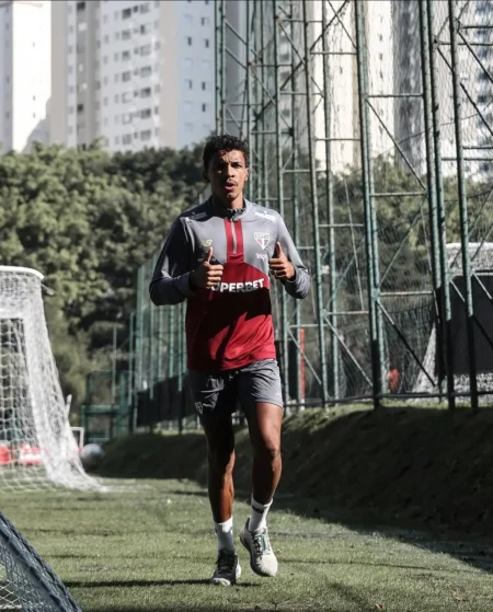 Retorno de Luiz Gustavo ao São Paulo é Restrito e Segue em Tratamento Médico
