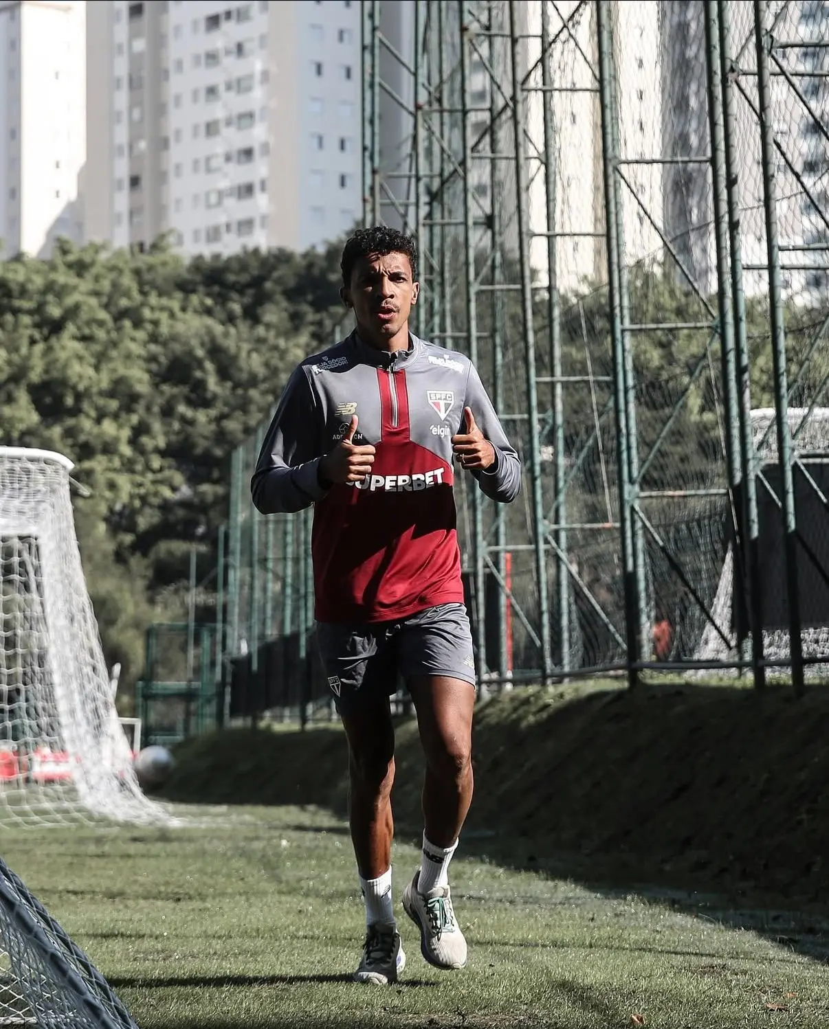 Retorno De Luiz Gustavo Ao São Paulo é Restrito E Segue Em Tratamento Médico