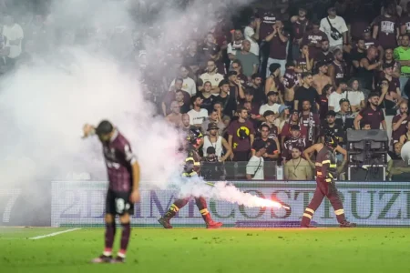 Sampdoria Escapa do Rebaixamento em Jogo Marcado por Tumulto