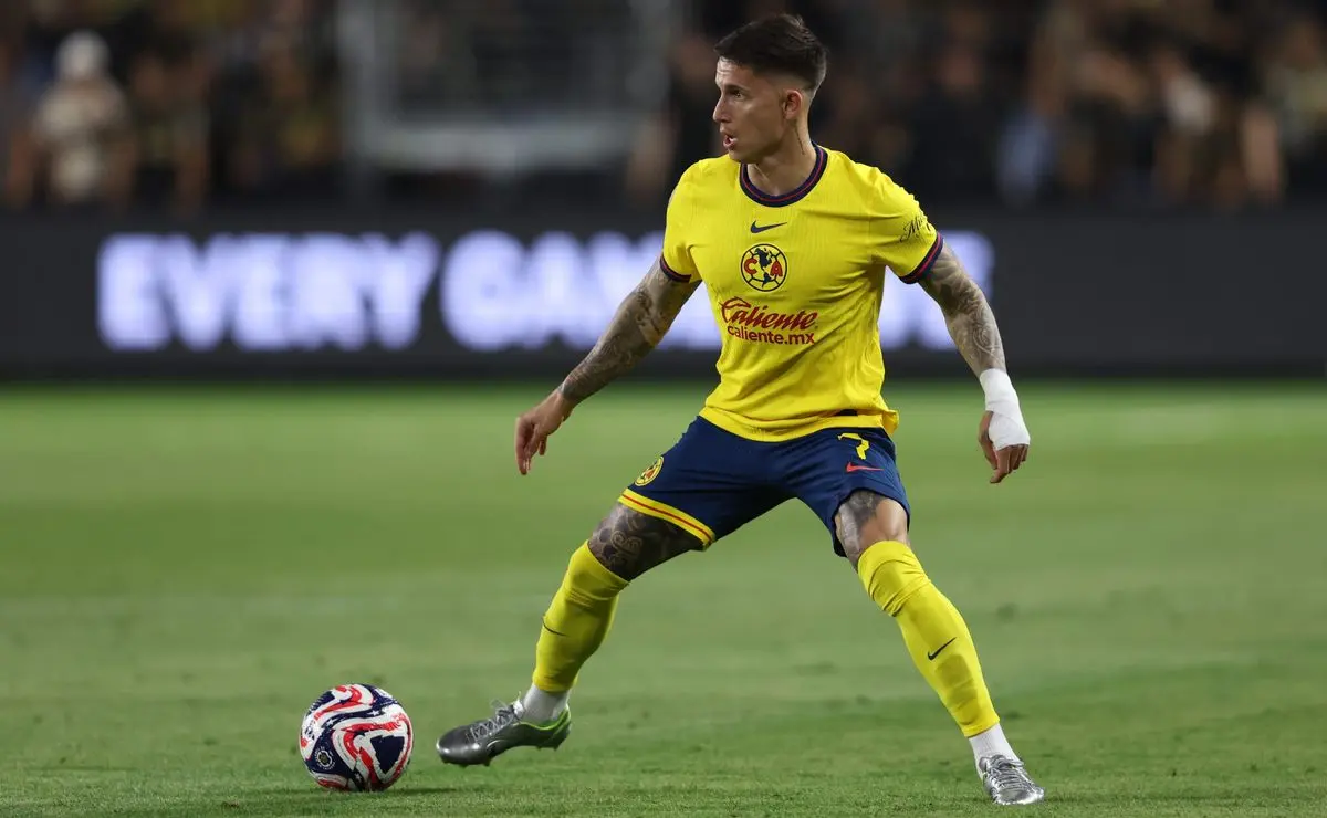 Santos e Palmeiras entram na briga por Brian Rodríguez; Vasco recua