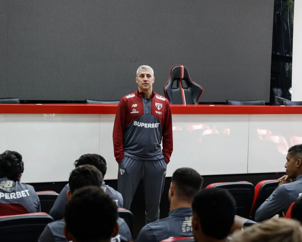 São Paulo: Crespo inicia trabalho e conhece o elenco