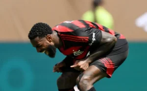 Zenit na disputa por Gerson: Premier League surge como obstáculo.