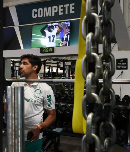 A frase no vestiário que simboliza o plano de Abel para o Palmeiras vencer o Chelsea