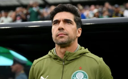 Abel Ferreira, treinador do Palmeiras, pede paciência de Enzo Maresca com Estêvão no Chelsea