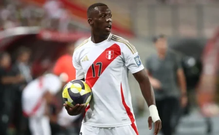 "Advíncula Dificulta Trasnferência para São Paulo"