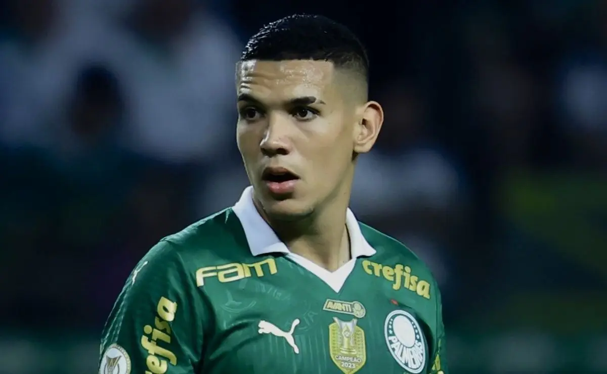 Al-Shabab pressiona para contratar Naves, do Palmeiras, e zagueiro enfrenta crise no Cruzeiro