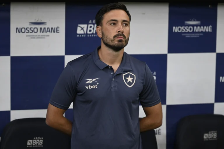 Ancelotti é inscrito para auxiliar na preparação dos goleiros e ficar no banco durante Vasco x Botafogo