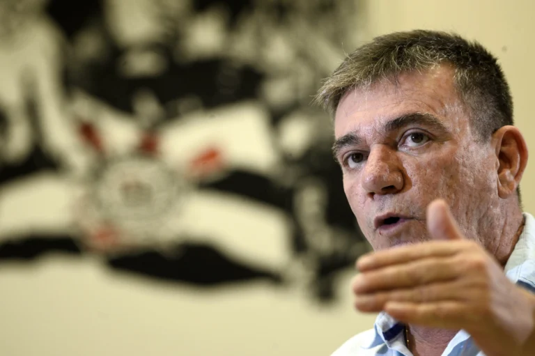 Andrés Sanchez admite uso de cartão do Corinthians para gastos pessoais e compromete-se a reembolsar.