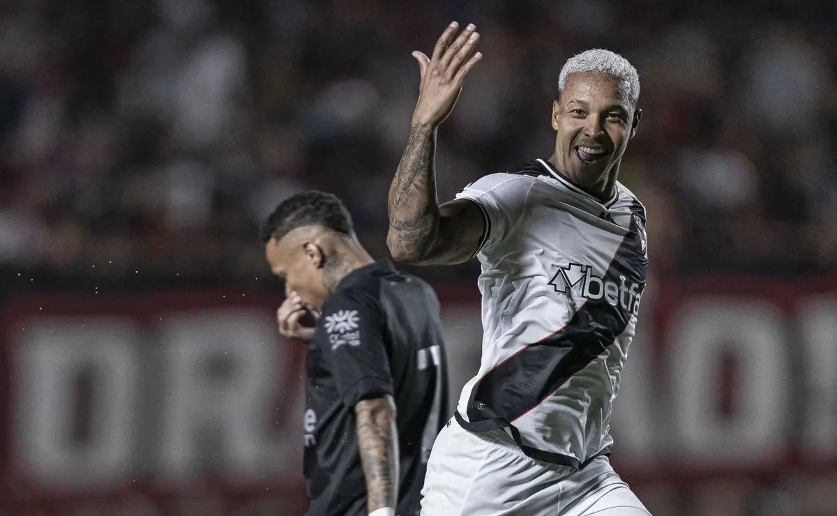 Apesar do revés diante do Botafogo, David comemora seu retorno aos gramados vestindo a camisa do Vasco