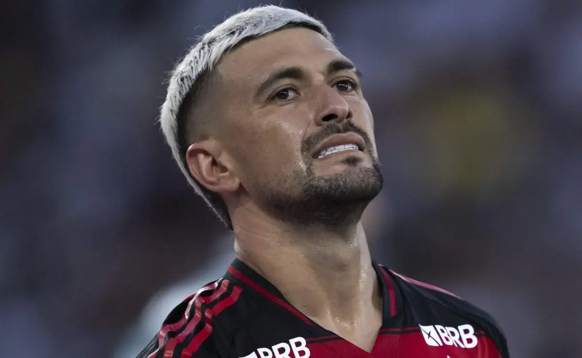 "Arrascaeta é 'muito inferior' a Arias, diz Zinho em comparação"