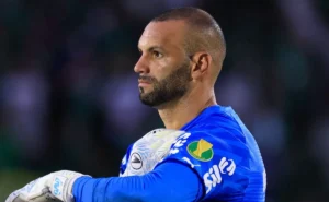 As maiores defesas de Weverton no Palmeiras: uma muralha brilha no Mundial e coleciona milagres
