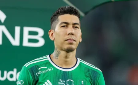 Botafogo afasta ocorrência de negociação com Roberto Firmino