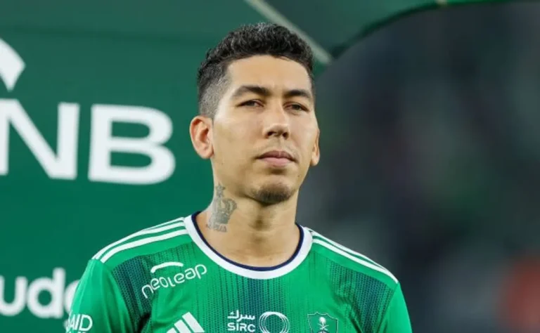 Botafogo afasta ocorrência de negociação com Roberto Firmino