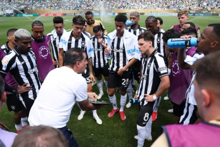 Botafogo desembarca no Rio após eliminação na Copa do Mundo de Clubes