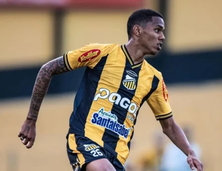 Botafogo faz proposta por Dantas, zagueiro do Novorizontino