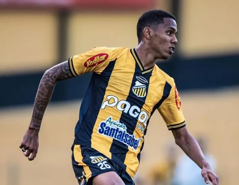 Botafogo faz proposta por Dantas, zagueiro do Novorizontino