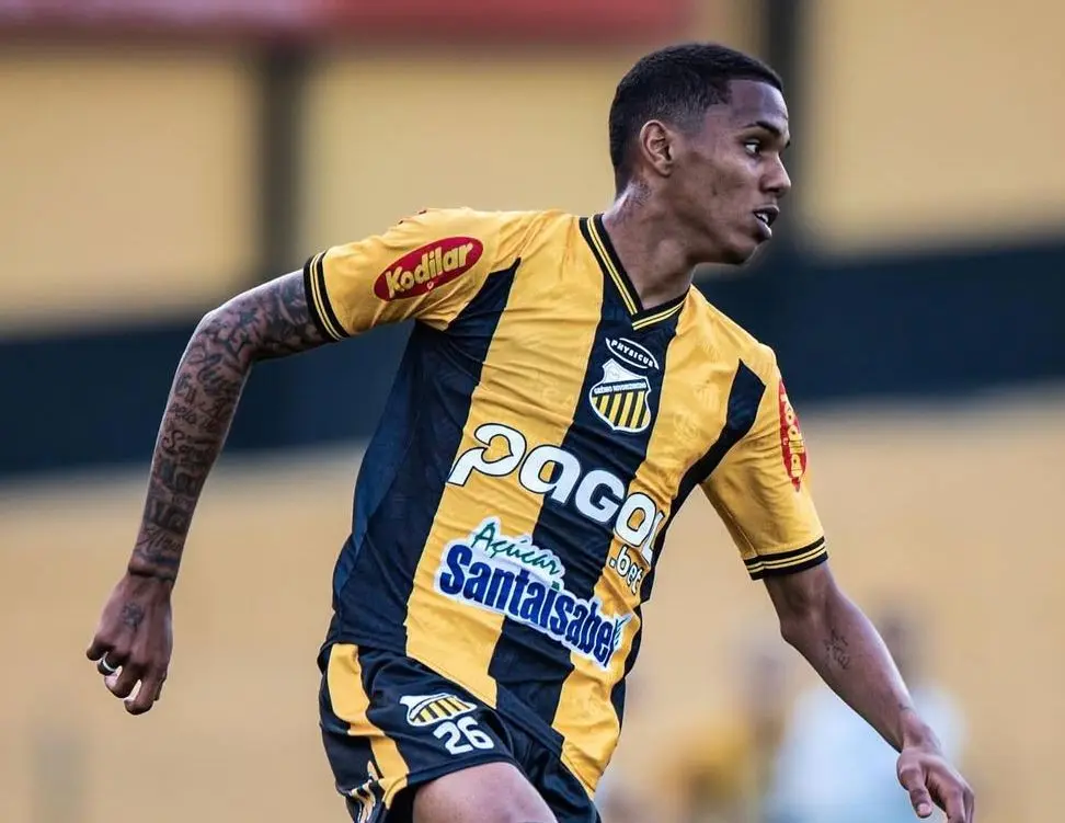 Botafogo faz proposta por Dantas, zagueiro do Novorizontino