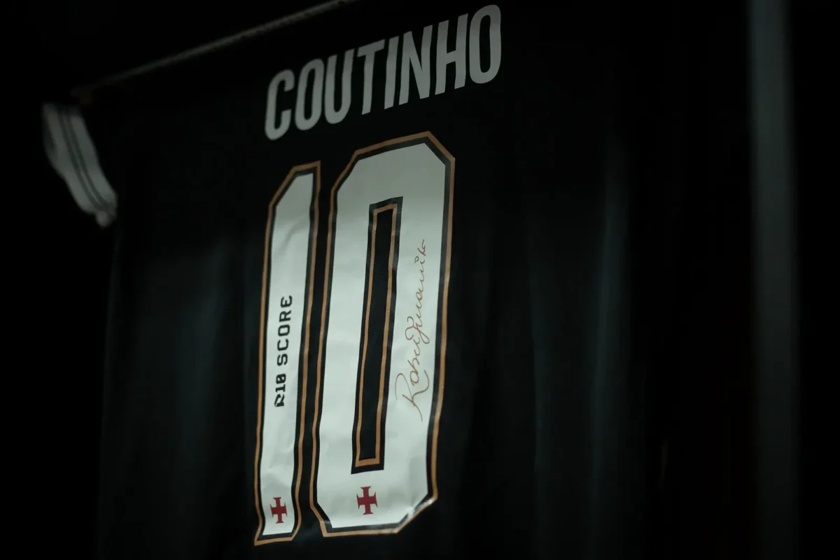 Com Dificuldades, Coutinho Volta ao Rio e Sairá Desfalque no Vasco para Jogo Contra o Del Valle