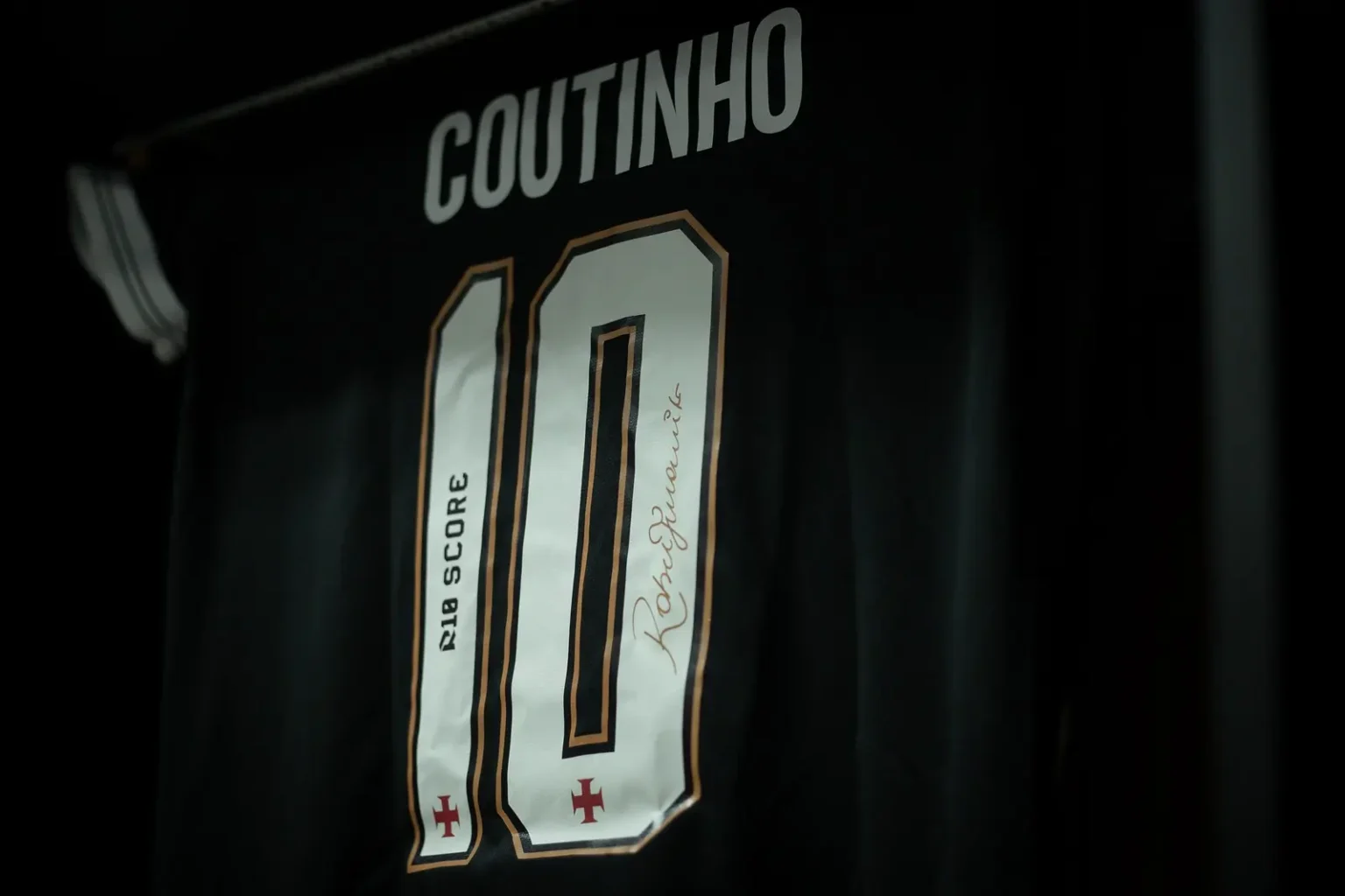 Com Dificuldades, Coutinho Volta ao Rio e Sairá Desfalque no Vasco para Jogo Contra o Del Valle
