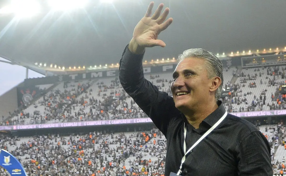 Corinthians: Tite se emociona em reencontro com Timão e câmeras flagram lágrimas do ex-técnico