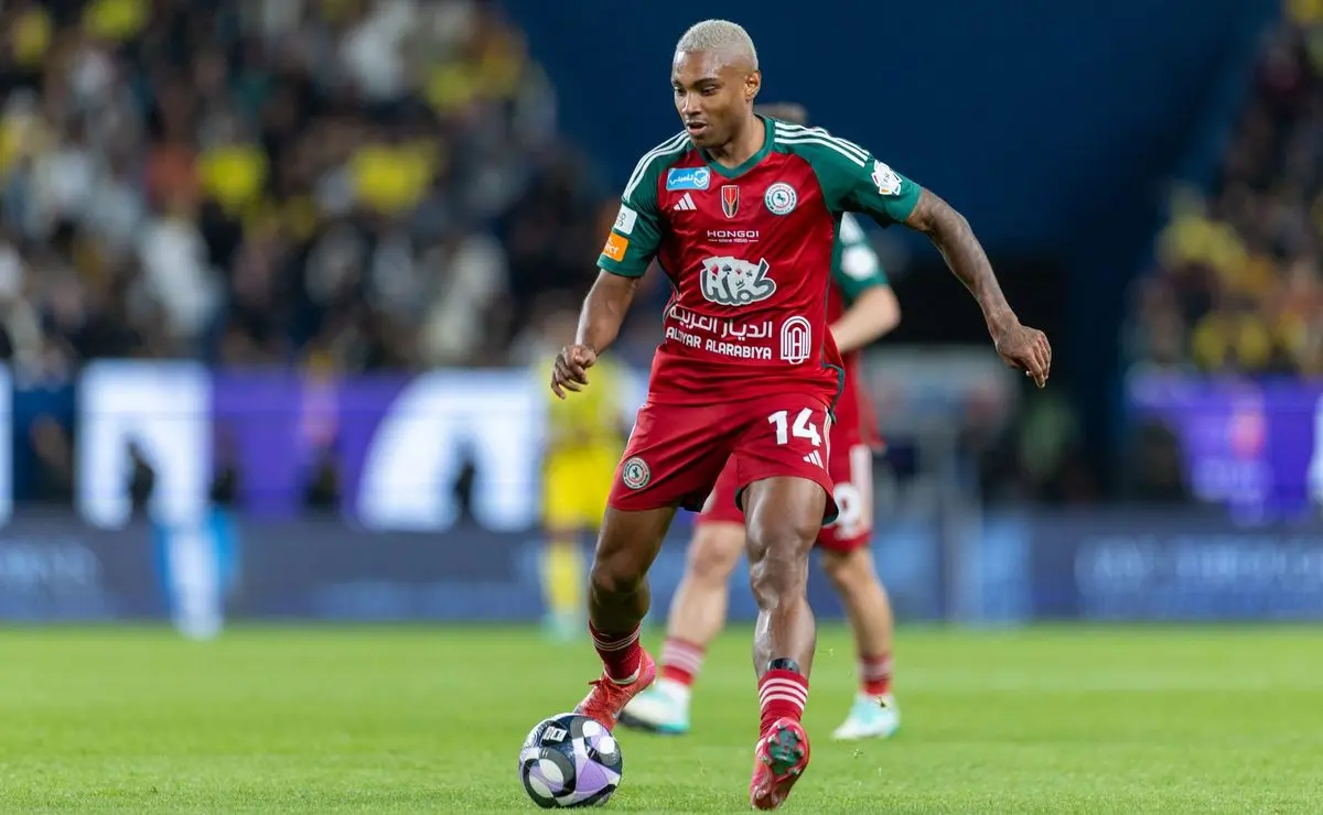 Corinthians considera contratação de Vitinho, ex-jogador do Flamengo, após ser contatado