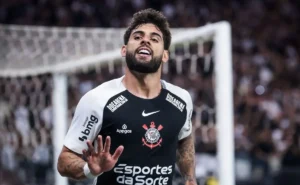 Corinthians enfrenta desafios ao manter o equilíbrio ofensivo sem Yuri Alberto.