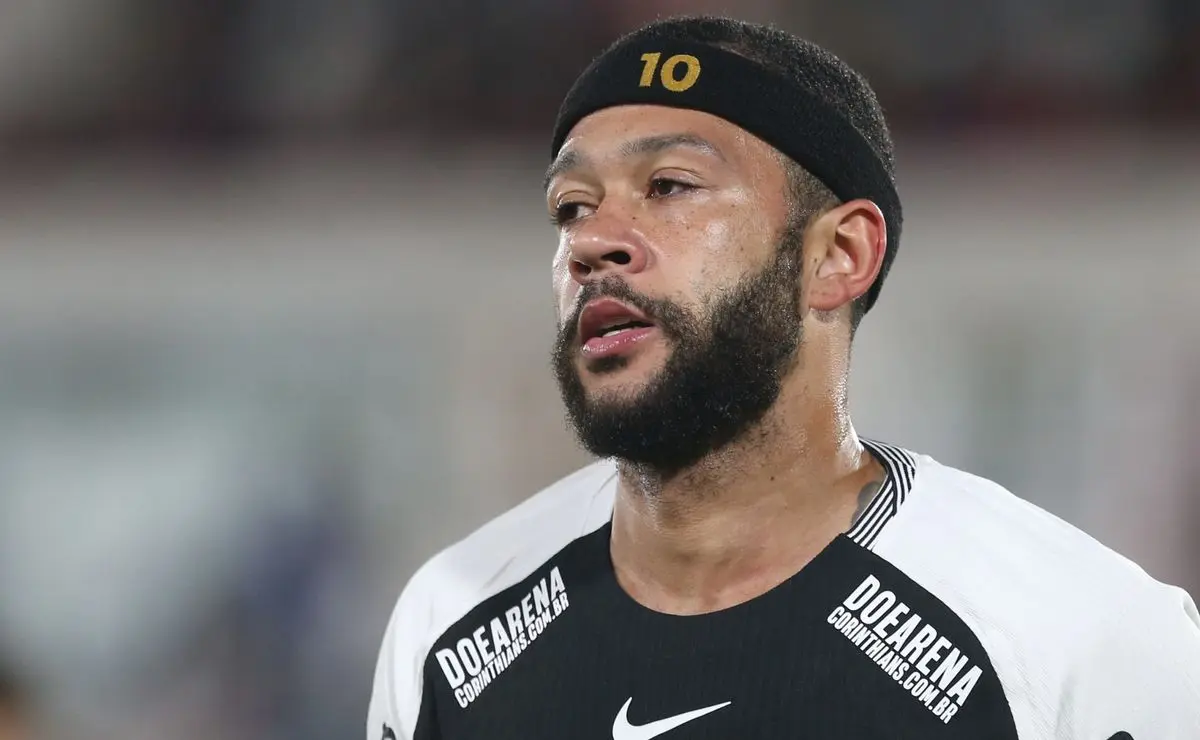 Corinthians paga salários após atraso e resolve dívida da empresa de segurança de Memphis Depay