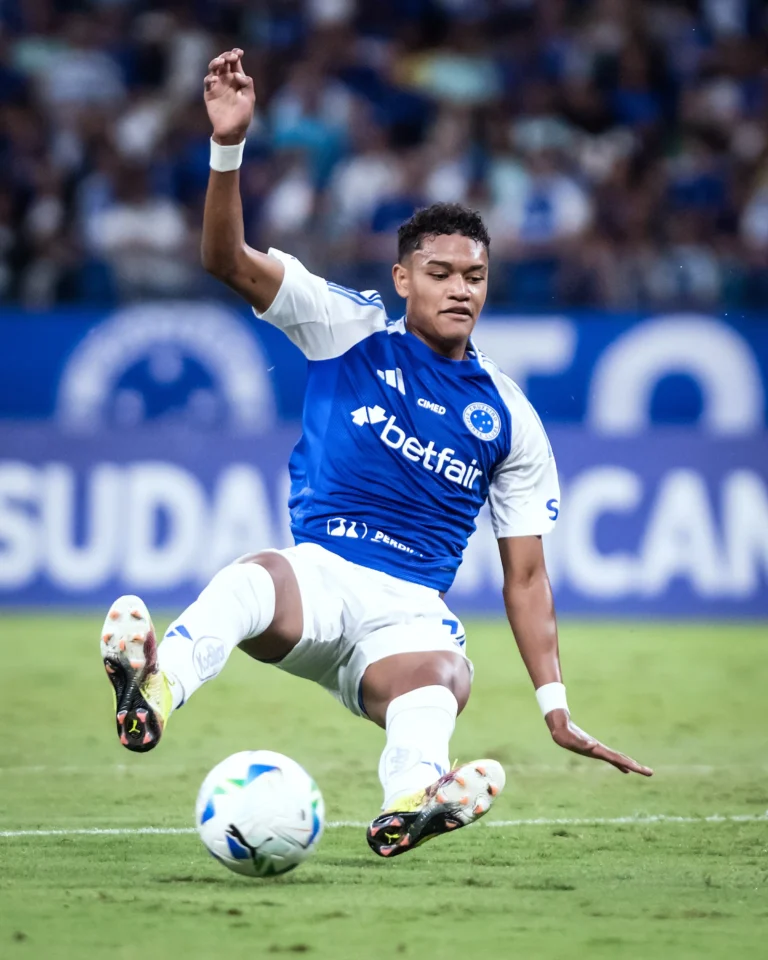 Cruzeiro: a saga de "joias" fora do contrato