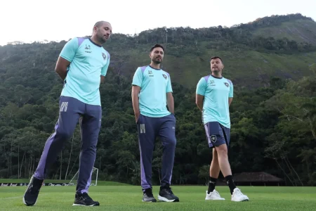 Davide se Adapta às Novas Demandas no Botafogo