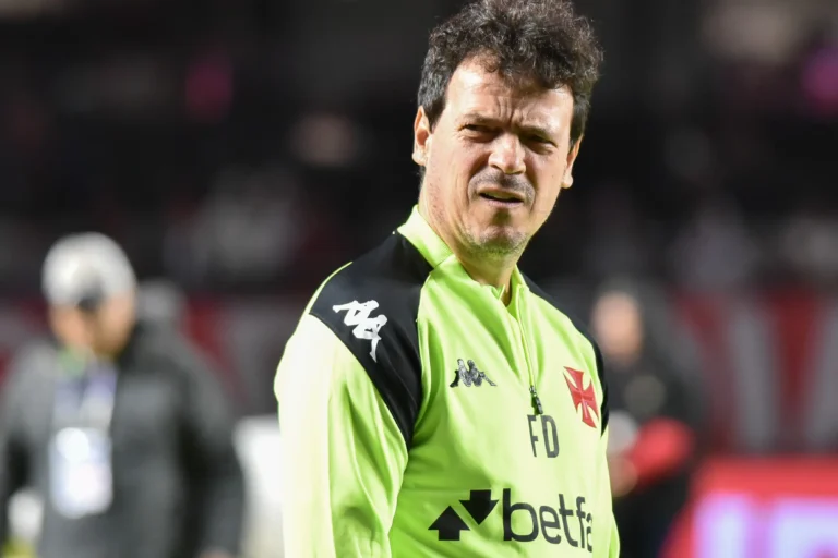 "Derrotas de Fernando Diniz contra o Botafogo: 9 derrotas e 2 vitórias"