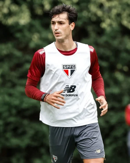 Dinenno vs André Silva: a bola aérea é a arma do argentino em disputa com o artilheiro do São Paulo