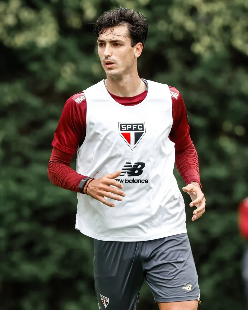 Dinenno vs André Silva: a bola aérea é a arma do argentino em disputa com o artilheiro do São Paulo