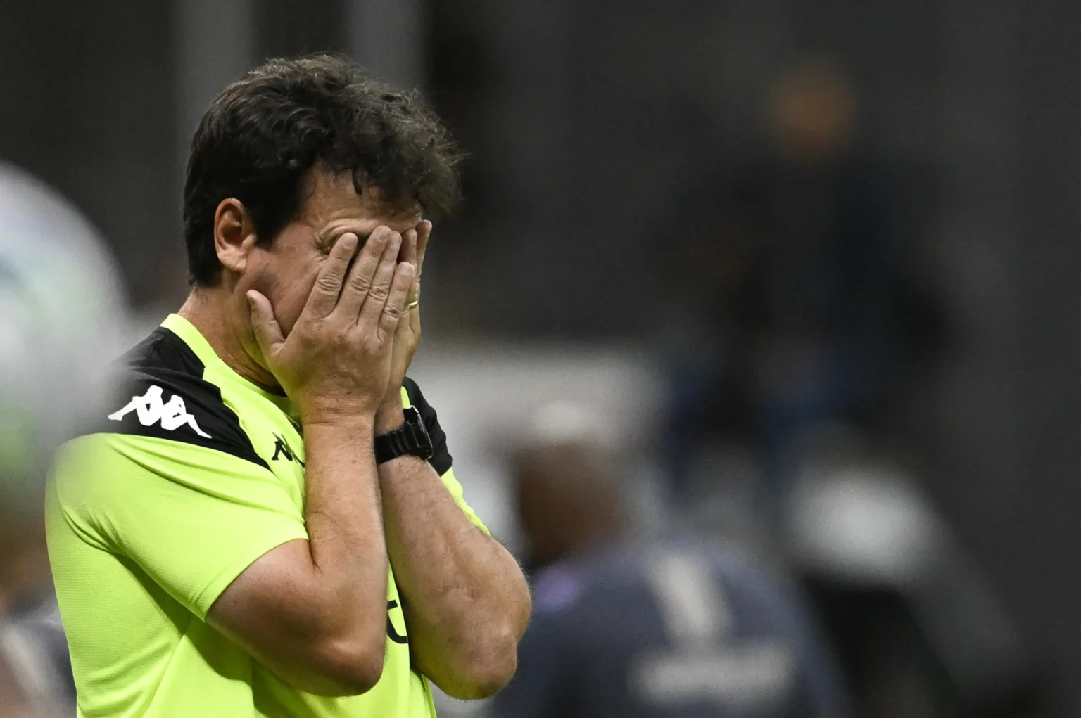 Diniz revela lesões inesperadas no Vasco antes do clássico