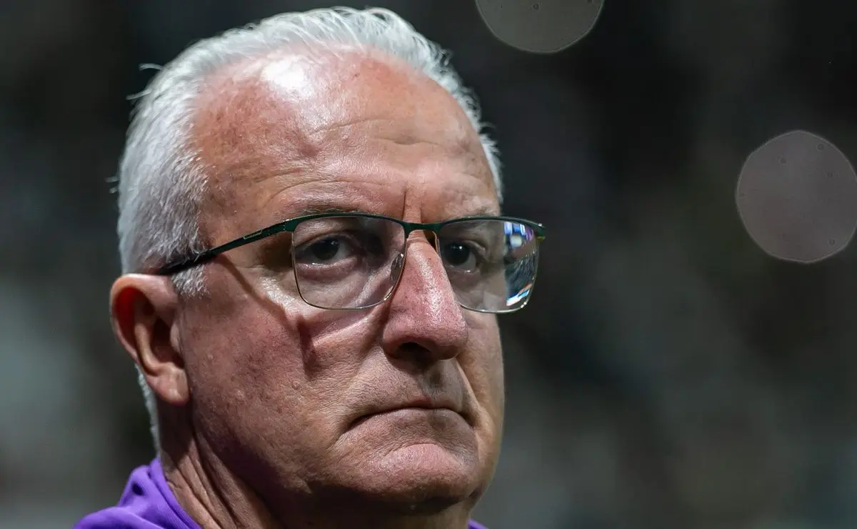 Dorival Jr afasta jogador dos treinos, o que prioriza a conclusão da negociação de Palacios com Austin FC