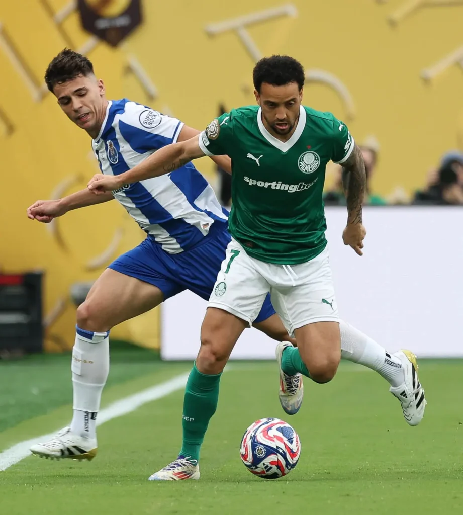 "Esquecido na Copa, Felipe Anderson busca recuperar espaço no Palmeiras após saída de Estêvão"