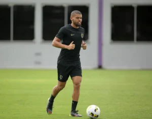 Ex-jogador cobra pensão vitalícia do Corinthians por ter se aposentado aos 23 anos após lesão