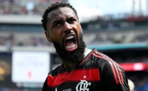 Gerson surpreende elenco do Flamengo por não se despedir na reapresentação no Ninho do Urubu