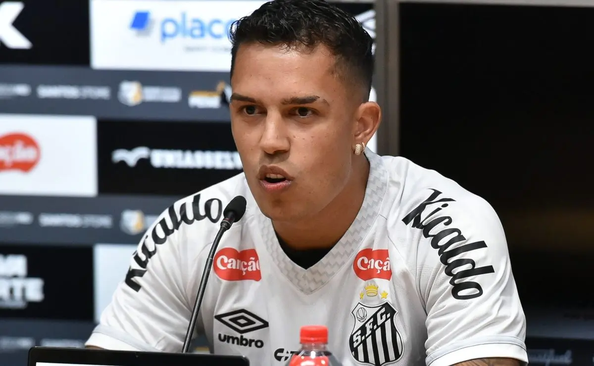 Igor Vinícius é apresentado no Santos e revela por que rejeitou o Corinthians e oportunidades do exterior