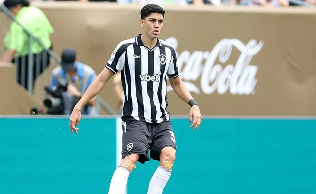 Jair encerra passagem conturbada no Botafogo antes de se transferir para o Nottingham Forest