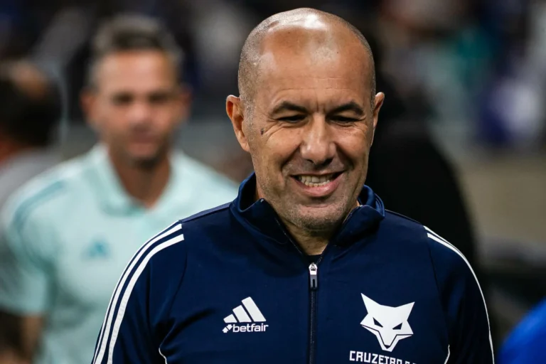 "Jardim descarta Cruzeiro e defende seu projeto para chegar à Libertadores".