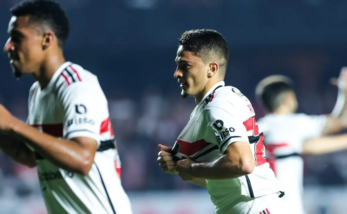 ### Jogadores São Paulinos que Podem Deixar o Clube
